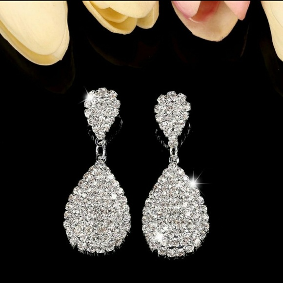 🎀 Full Crystal Rhinestone Drop Earings - Picture 2 of 7